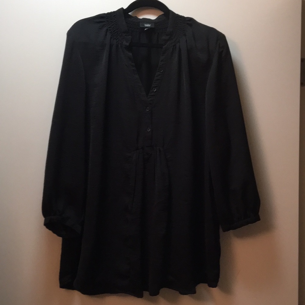 Mossimo black vneck blouse